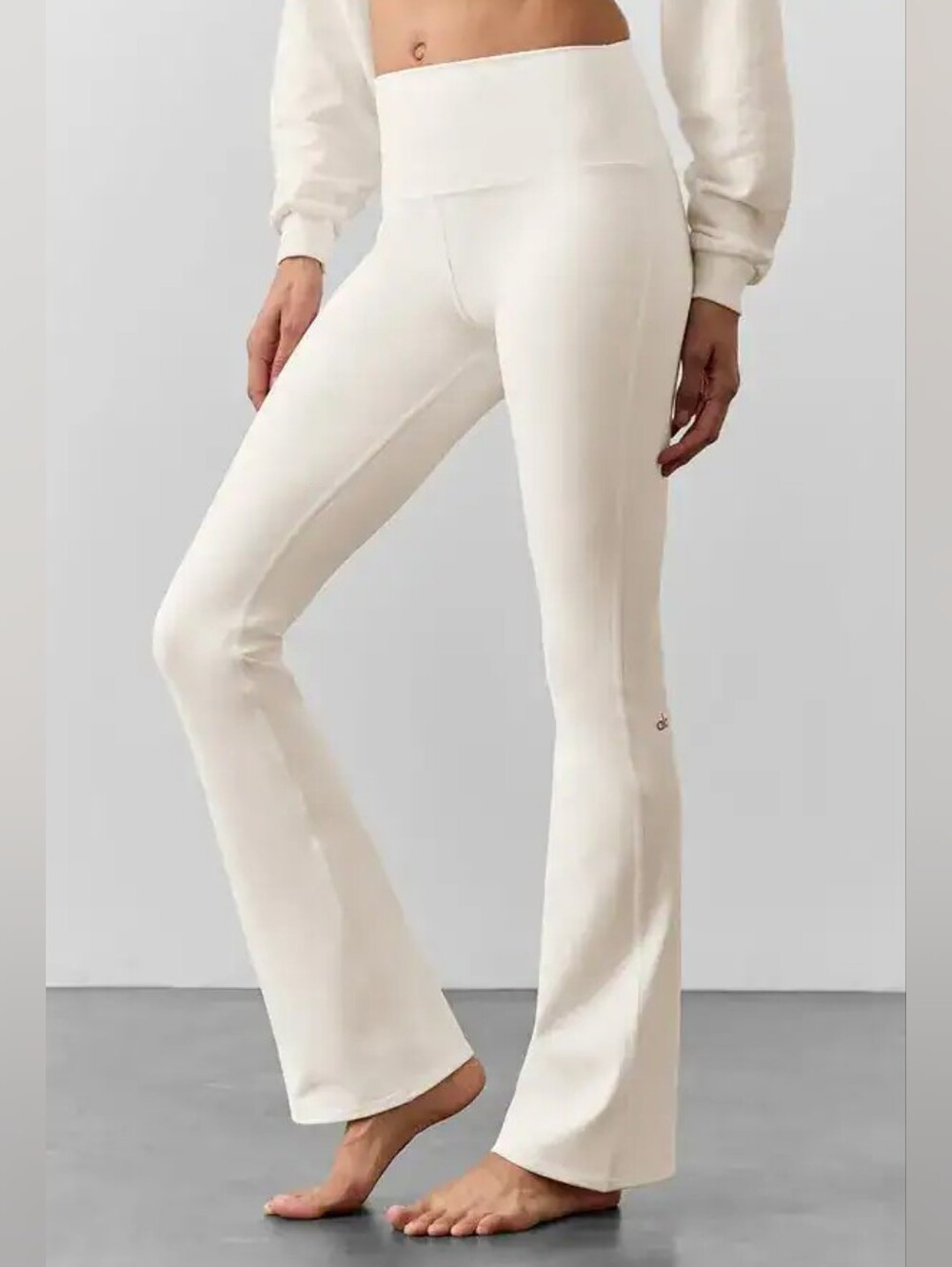 Alo Airbrush Ivory High-Waist Bootcut Leggings Size: Small